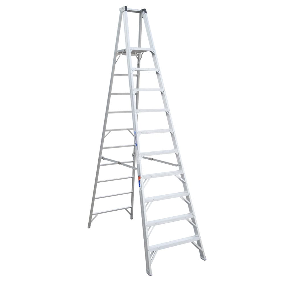 Werner P400 12-ft ( 16-ft Reach Height ) Aluminum Type 1A - 300 lbs. Load Capacity Platform ladder