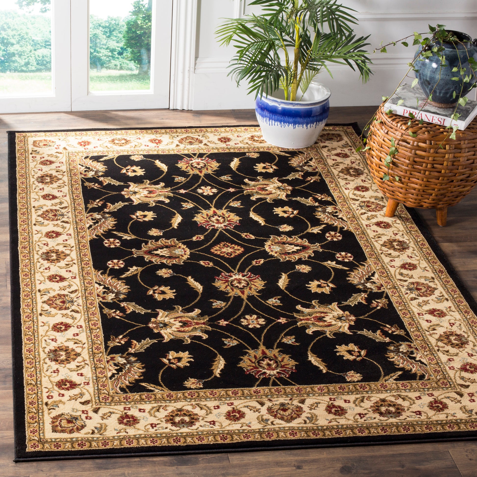 Safavieh Lyndhurst Agra 9 x 12 (ft) Loomed Polypropylene Black/Ivory Rectangular Indoor Floral/Botanical Oriental Spot Clean Only Area rug