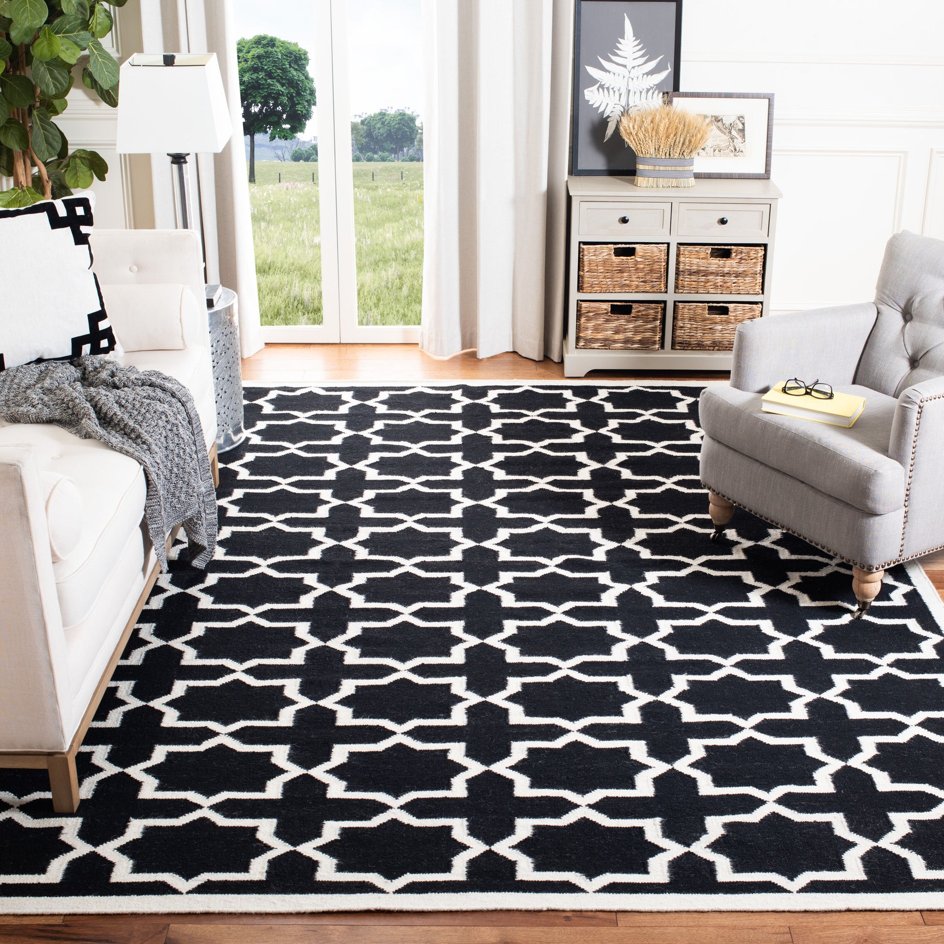 Safavieh  Dhurries 549 Black/Ivory Contemporary 10ft x 14ft Large Rectangle Rug